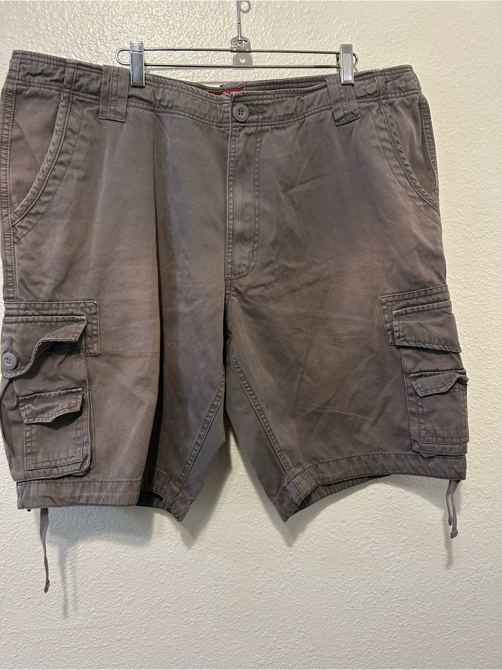 Men's Relaxed Cargo Shorts in Charcoal Gray